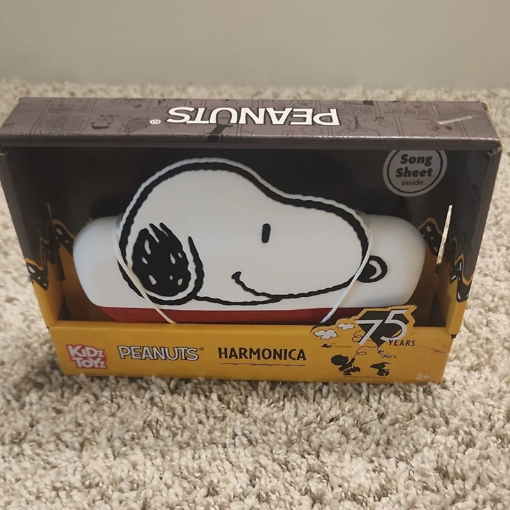 Peanuts Snoopy Harmonica - Red, White, and Black - Picture 5 of 5